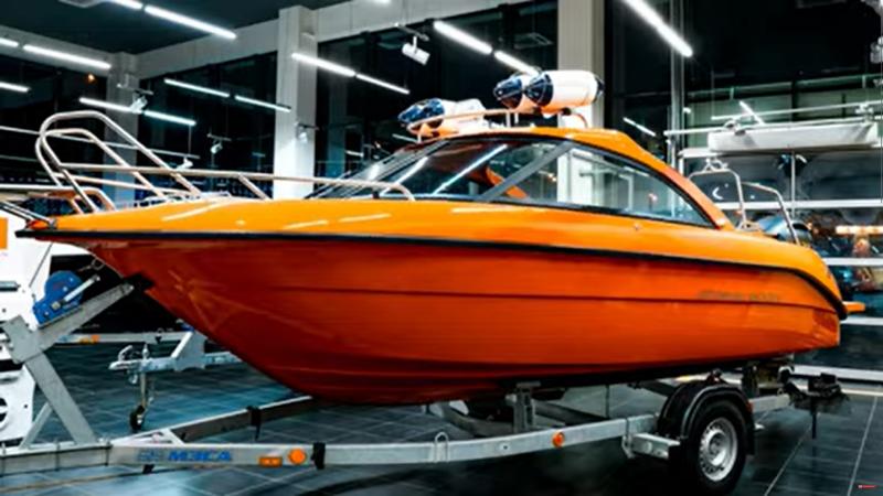 ФЕНИКС 600: моторная пластиковая лодка по индивидуальному проекту 